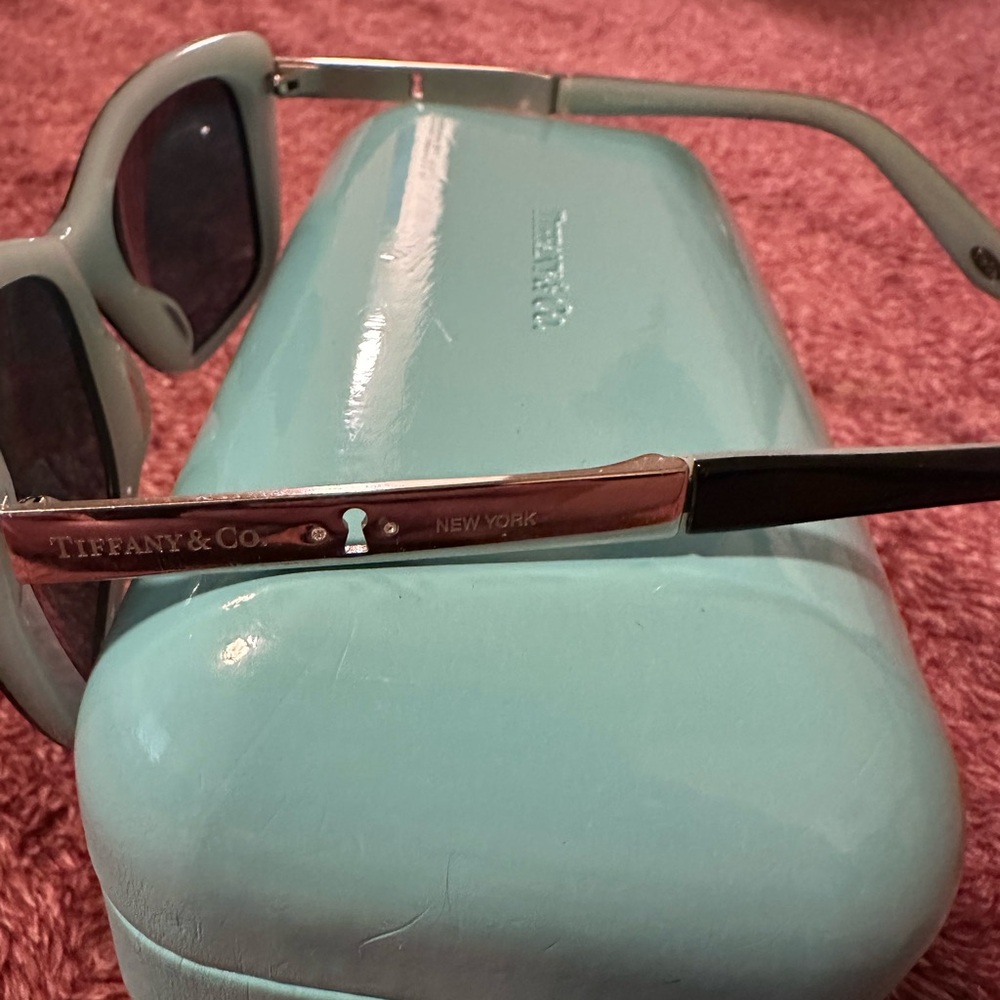 Authentic Tiffany & Co. Polarized Sunglasses - Picture 4 of 7